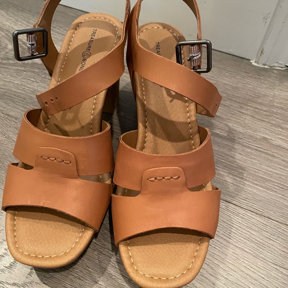 Treasure & Bond tan chunk strap heel, size 8M. Excellent condition!